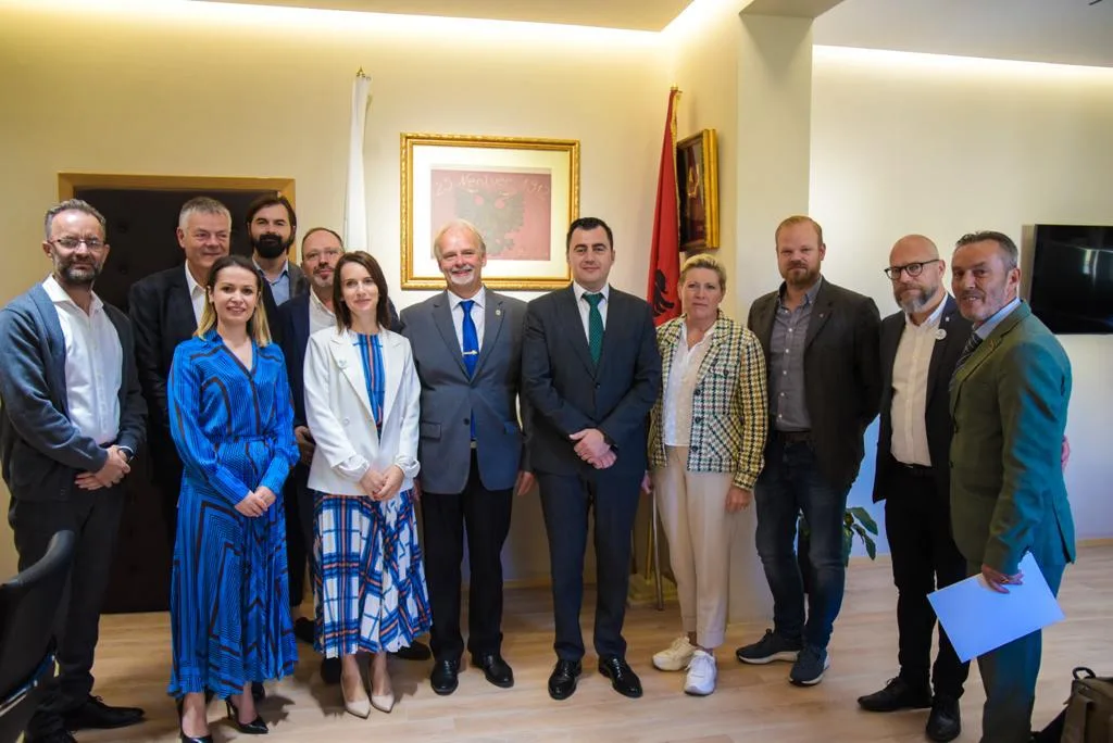 Me qellim lidhjen e urave te bashk jpg