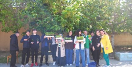 Të rinjtë e Forumit Tematik Rinor Lushnje mbjellin një kopsht